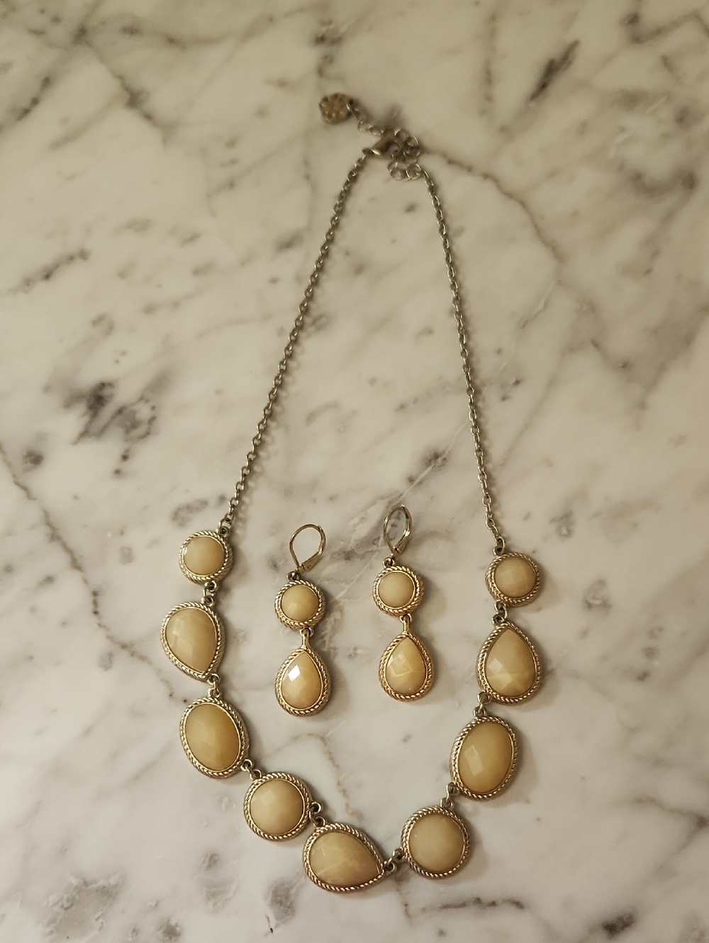Mi Amore Cream and Gold Bezel Stone Necklace with Matching Drops